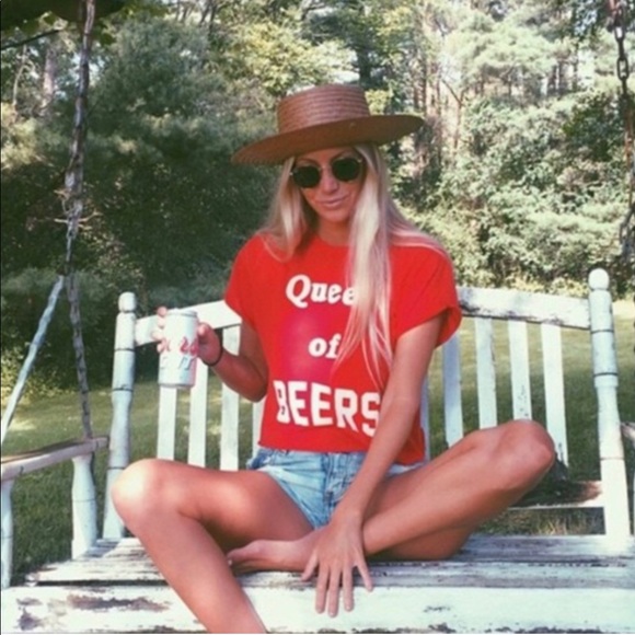 The Laundry Room Tops - The laundry room Queen of Beers Top